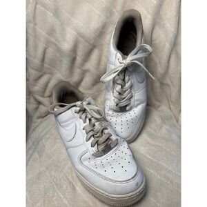 Nike Air Force 1 Low White Sneakers Cushioned Athletic Shoes Perforated Size 9.5